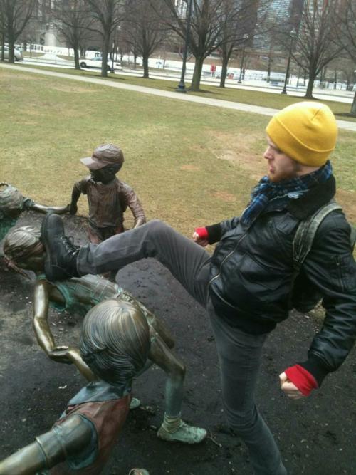 Fun With Statues 25 Pics Pleated Jeans fun-with-statues-25-pics-pleated-jeans