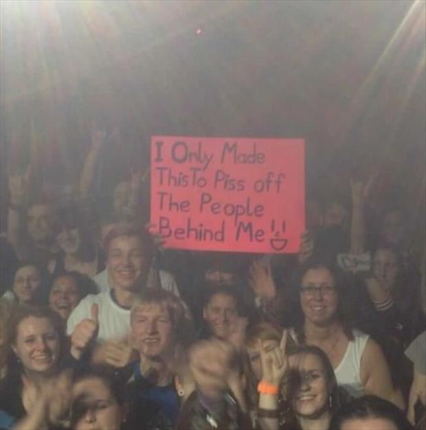 funny-signs-at-a-concert-1.jpg