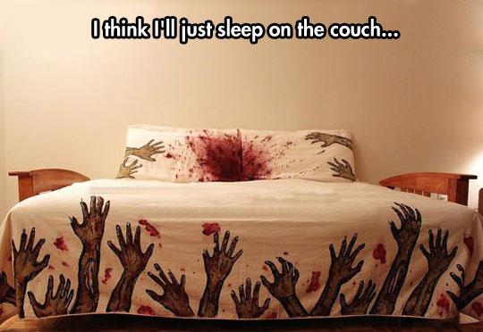 funny-zombie-blood-sheets-DIY-1.jpg
