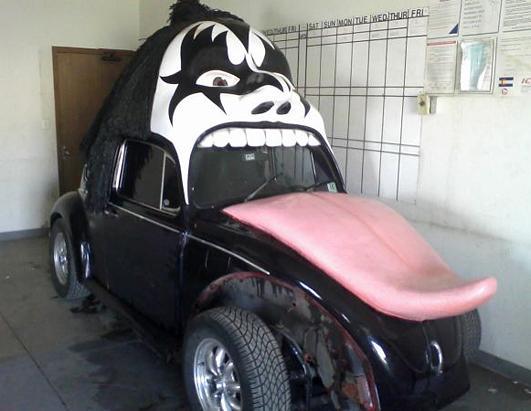 ht_gene_simmons_kiss_car_ss_jt_120624_ss