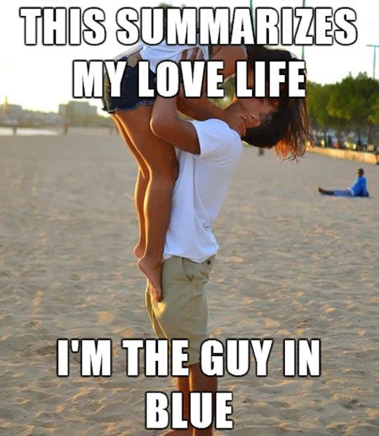 funny-couple-kissing-beach-alone-1.jpg