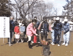 funny-gif-woman-fire-extinguisher-face.gif
