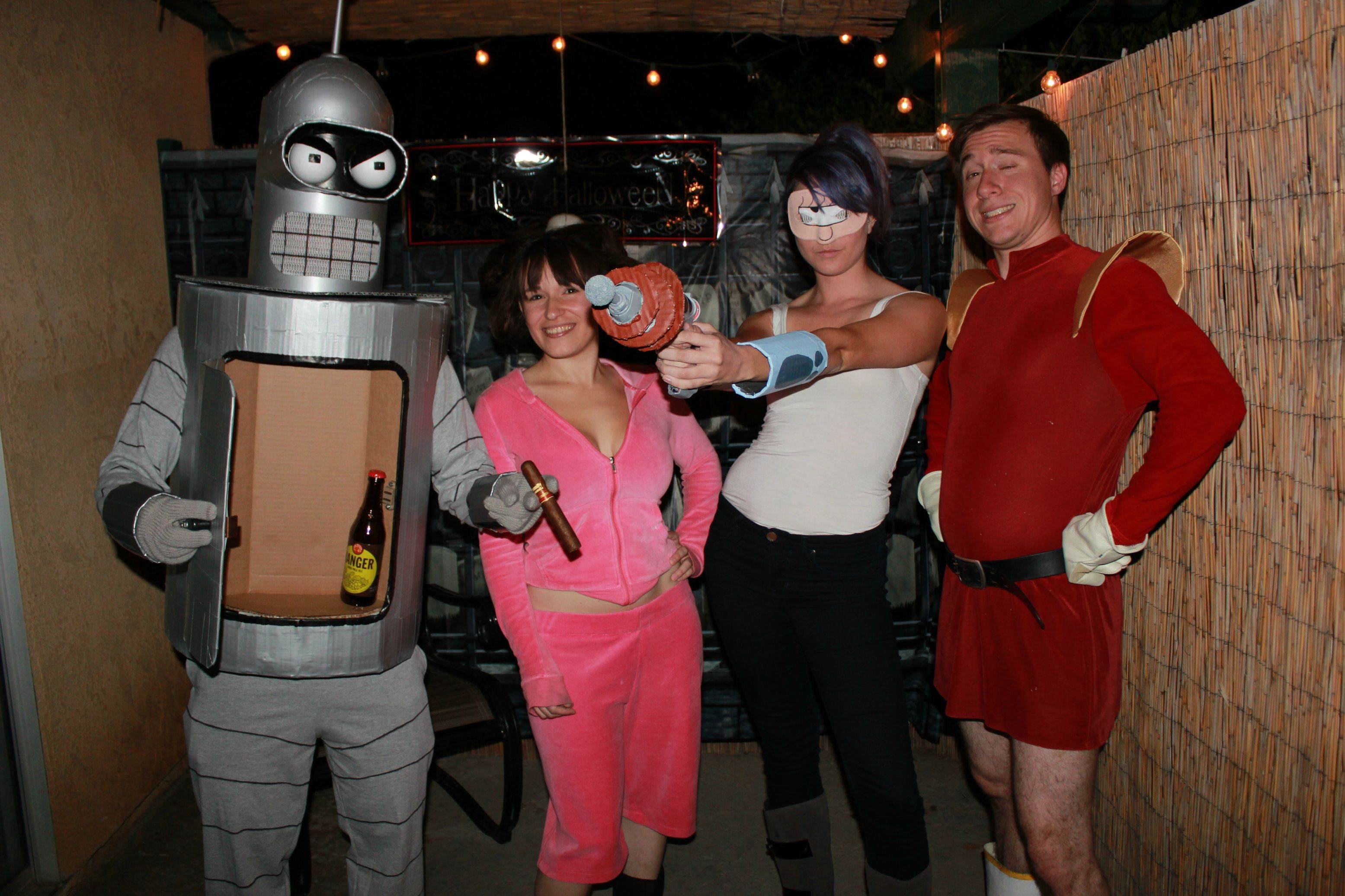 27 Hilarious Group Costume Ideas for Halloween Pleated Jeans
