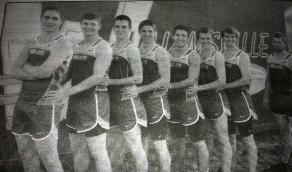 20 Funny and Awkward Group Photos | Pleated Jeans